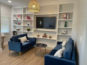 Living area - Cozy 1-bedroom studio in charming Chattanooga (Chattanooga)
