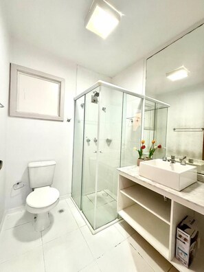 Basic Suite | Bathroom