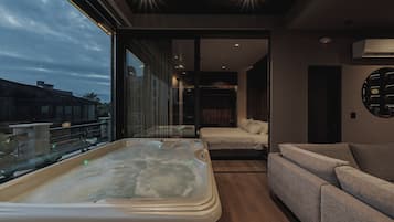 Apartment, 4 Bedrooms (401) | Living room