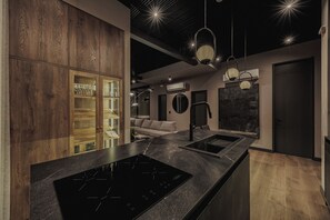 Apartment, 4 Bedrooms (401) | Private kitchen | Fridge, microwave, oven, stovetop - Revellion by EP (Medellín)