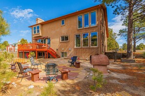 Terrace/patio - Wooded Retreat, yet Close to the Fun! (Colorado Springs)