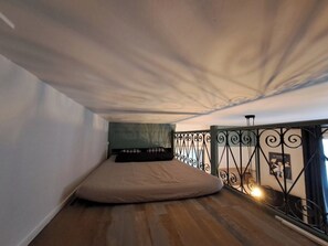 1 habitación, tabla de planchar con plancha y wifi 