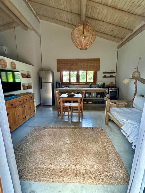 Full-sized fridge, microwave, oven, stovetop - Casa Preguiça (Corumbau)