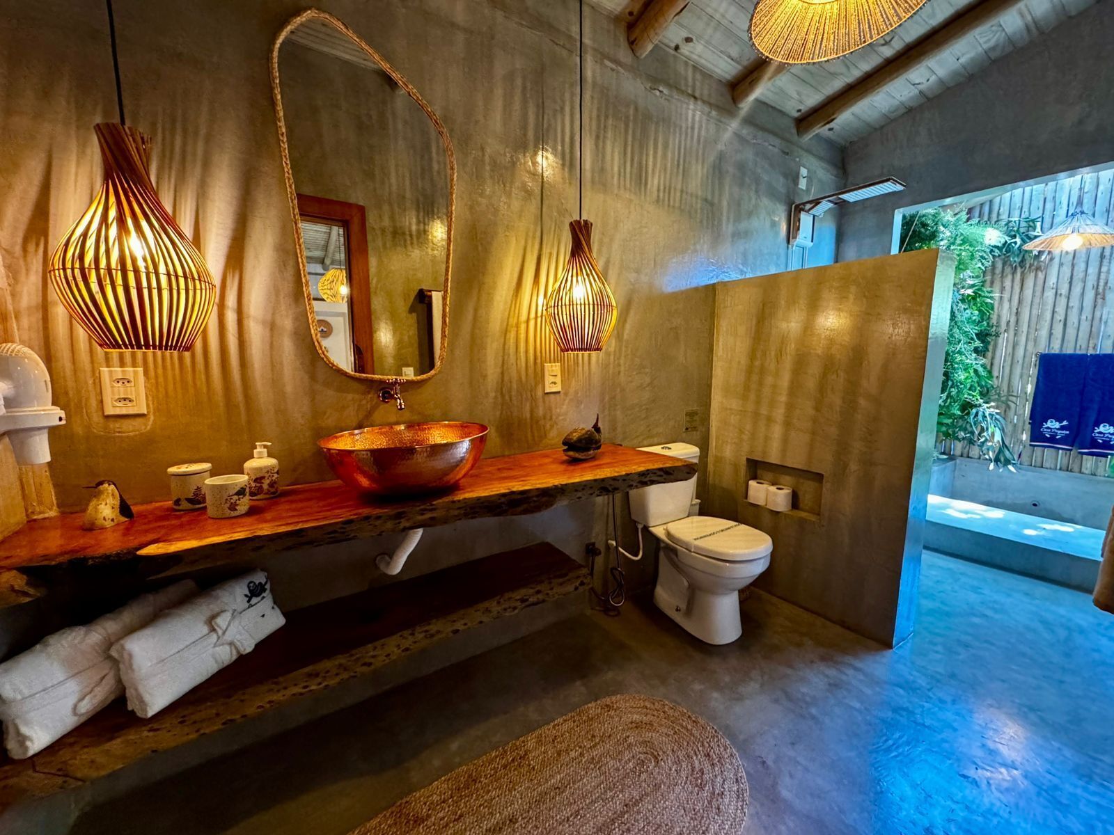 Familiehus, lanai, hageutsikt | Bad | Hårføner, såpe, sjampo og toalettpapir