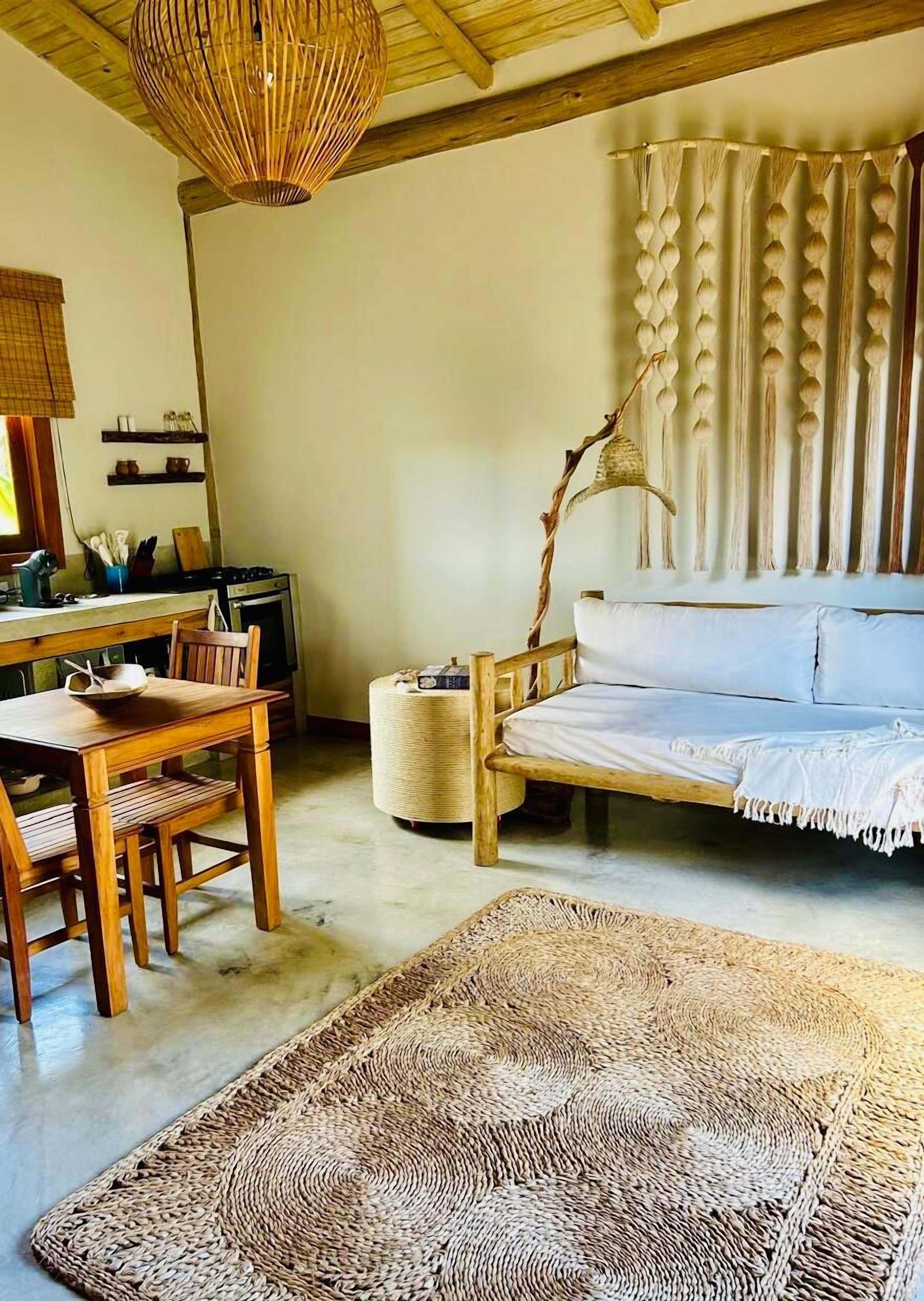 Refrigerador con freezer, microondas, horno, placa de cocina