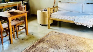 Refrigerador con freezer, microondas, horno, placa de cocina