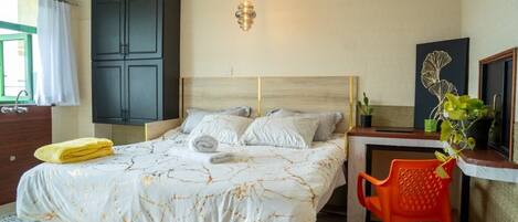 Fer et planche Ă repasser, Wi-Fi, literie fournie