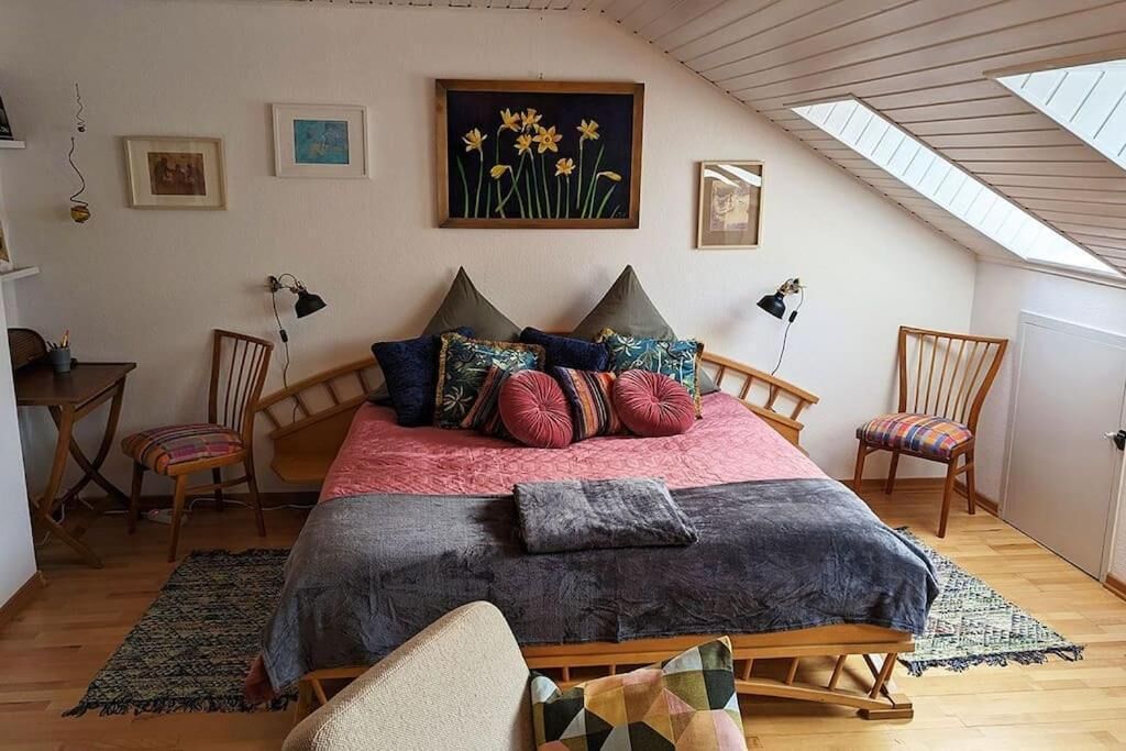 Blackout curtains, free WiFi