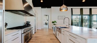 New! Sunset Acres ~ Ideal for all Occasions!