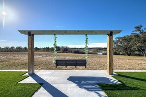 Property grounds - New! Sunset Acres ~ Ideal for all Occasions! (Clermont)