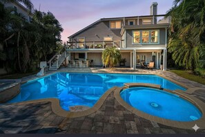 Outdoor pool - Sea Breeze Landing / Waterfront Property / pool / kayaks (Palm Harbor)