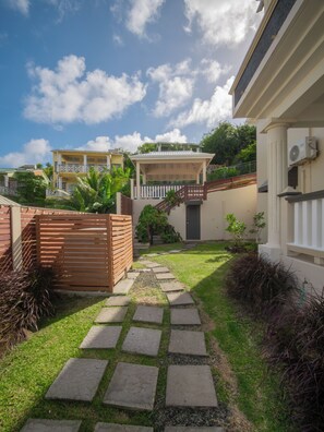 Property grounds - Cozy 2-Bedroom with Private Patio, Pool Access & Full Kitchen (Rodney Bay)