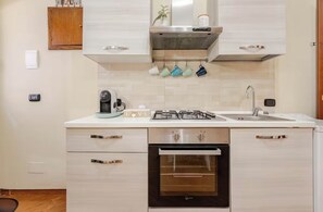 Comfort House, 1 Double Bed with Sofa bed, Kitchen, City View | Private kitchen - Spàzio apartments Archi (Catania)