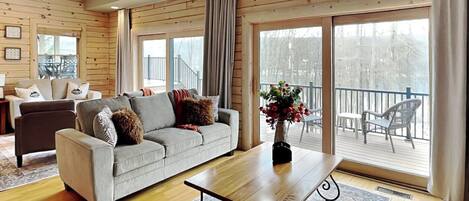 House (5 Bedrooms) | Living area | Fireplace