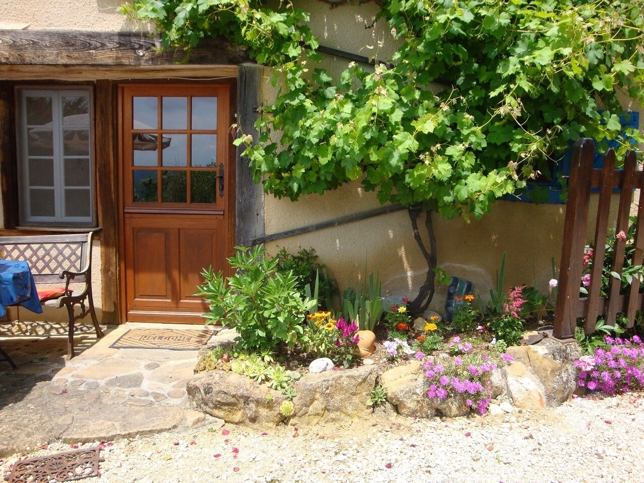 تفاصيل الفندق من الخارج