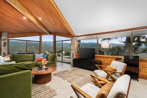 Smart TV, fireplace, video games, offices - Stunning views | Hot tub | Games | 5BR Sleeps 14 (Oakhurst)