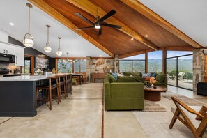Smart TV, fireplace, video games, offices - Stunning views | Hot tub | Games | 5BR Sleeps 14 (Oakhurst)