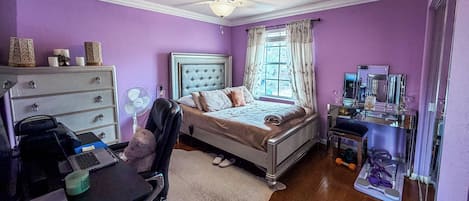 5 bedrooms, iron/ironing board, WiFi, bed sheets