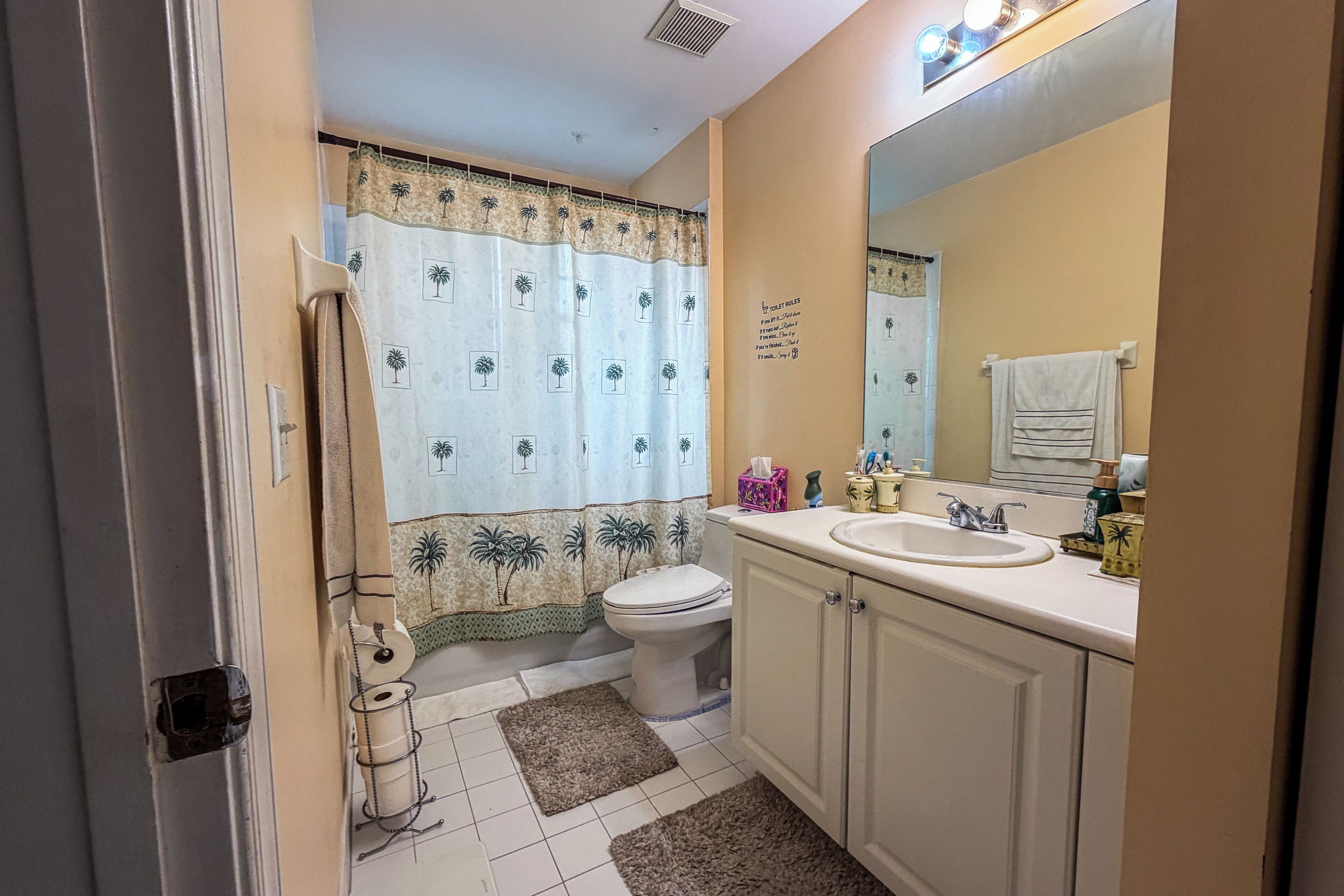 Douche, baignoire à jets, bidet, serviettes fournies