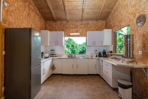 Fridge, microwave, oven, coffee/tea maker