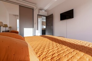 Room - Casa Fangu - Balcon avec Vue Port et Montagnes (Lumio)