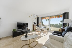 TV, DVD player - La Rose des Vents - Cannes (Cannes)