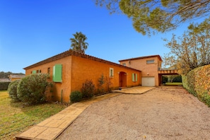 Exterior - La Villa des Vignes - Climatisée avec piscine (Le Val)