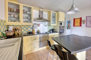 Fridge, microwave, oven, dishwasher - La Villa des Vignes - Climatisée avec piscine (Le Val)