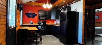 Stay in cozy cabin 3 off of Lake of the Ozarks in beautiful Sunrise Beach, MO