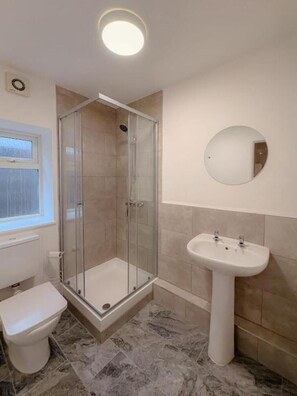 Shower, hair dryer, towels - 58c Thorpe Road - City Centre (Norwich)