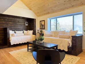 Skrivebord, strygejern/strygebræt, weekendseng, Wi-Fi