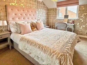 3 bedrooms, iron/ironing board, travel cot, Internet - Charming 3 bedroom house in Chelmsford (Essex)