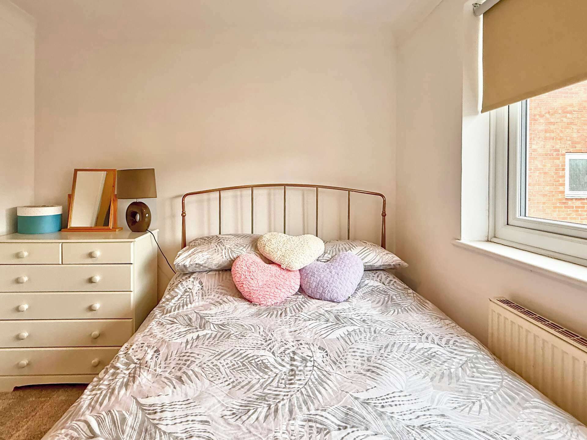 3 bedrooms, iron/ironing board, travel cot, Internet