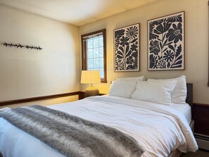Iron/ironing board, travel crib, WiFi, bed sheets
