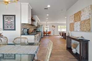 Interior - 4BR Private Home, Large Pool, Spa, Firepit, Minutes to Joshua Tree National Park (Joshua Tree)