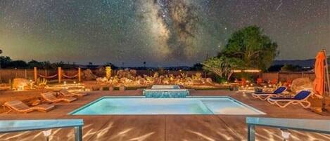 Piscina all'aperto, una piscina riscaldata