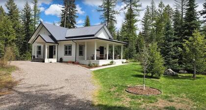 Cozy, Super Clean Farm Cottage w/ Hot Tub â 10 Min to Glacier National Park