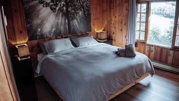3 bedrooms, desk, WiFi, bed sheets