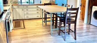 Morissette Base Camp - Lakeside Cozy Retreat for families and hikers