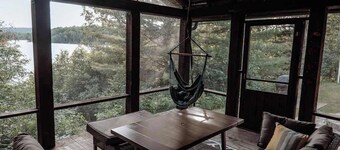 Lakeside Cozy Retreat : Morissette Base Camp