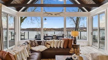 Télévision, cheminée