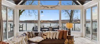 Luxury Lakefront Retreat 30 mins from Nashville