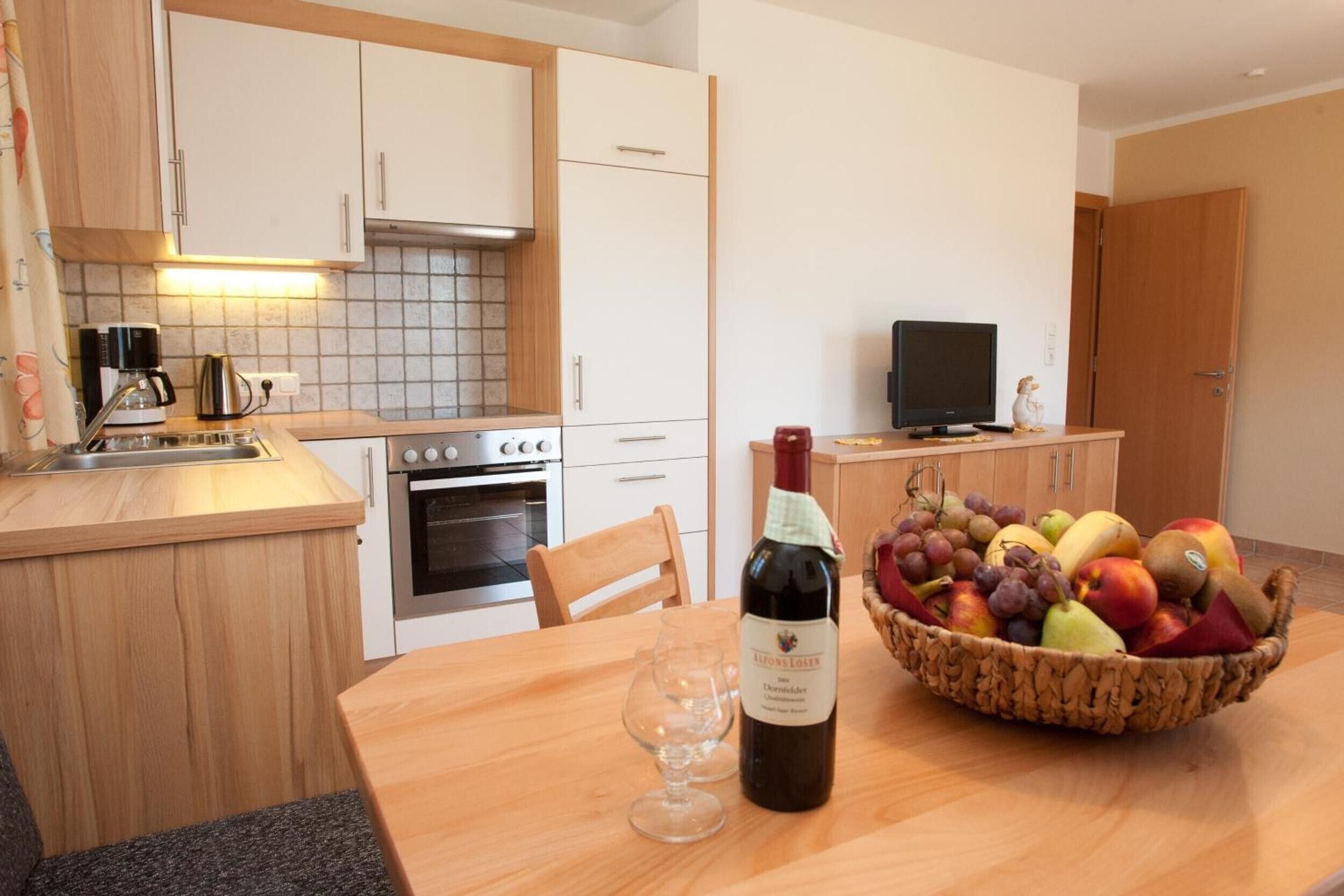 Frigorífico, horno, placa de cocina y lavavajillas