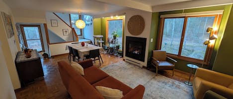 Televisión y chimenea