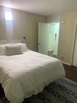 Iron/ironing board, internet, bed sheets