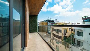 Condo Deluxe | Balcón