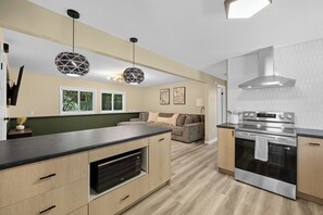 Private kitchen - Cozy Black Hills Hub (Rapid City)