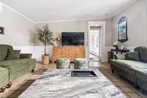 TV, fireplace, offices - Designer Cottage • Game Room w/PacMan • Mins to Beach (Kennebunk)