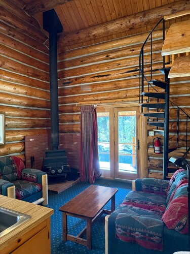 Riverside Romance & Adventure: Intimate Cabin on 340+ Acres