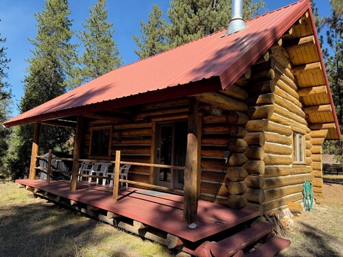 Riverside Romance & Adventure: Intimate Cabin on 340+ Acres